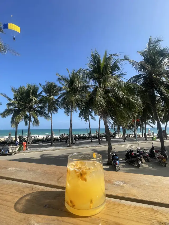 Surfing Towns in Hainan, China 🏄♀️🌴