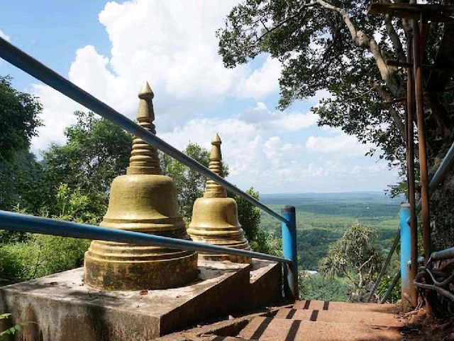 วัดถ้ำเสือ ชมวิวเมืองกระบี่ บันไดสูง 1,237 ขั้น