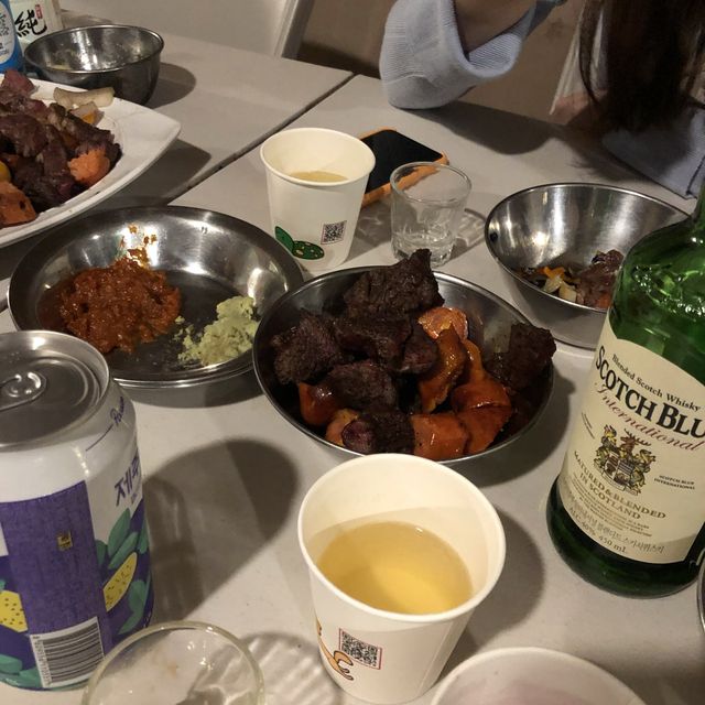 친구들과 함께 캠핑을 즐기며 우정을 다지는 “파크오브드림”