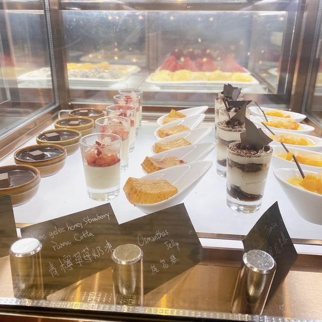 ICC Cafe103 夜景超美自助餐! ICC Cafe103 夜景超美自助餐!