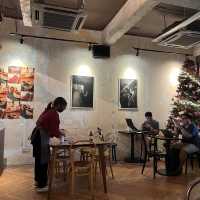 여유로운 무드의 KL 커피 맛집 Feeka Coffee Roasters 