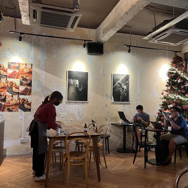 여유로운 무드의 KL 커피 맛집 Feeka Coffee Roasters 