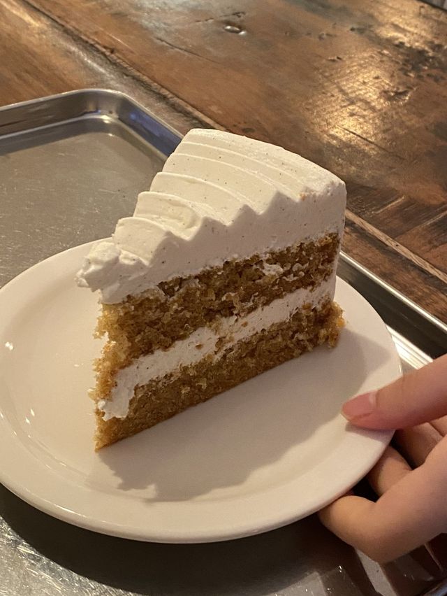 아인슈페너와 디저트가 맛있는 카페