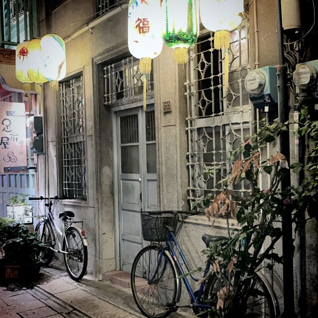 細雨紛飛的夜色神農街！
