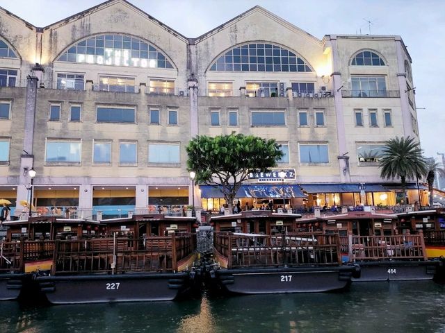 ไปนั่ง Singapore River Cruise ชมเมืองกัน