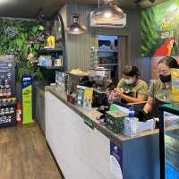 จิบกาแฟก่อนขึ้นเครื่องที่คาเฟ่อเมซอน สนามบินภูเก็ต