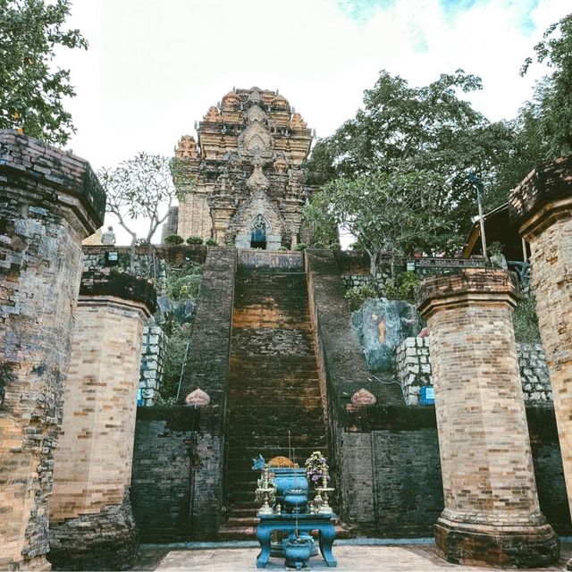 โบราณสถานแปลกตา ที่ไม่เหมือนอยู่ Vietnam 🛕