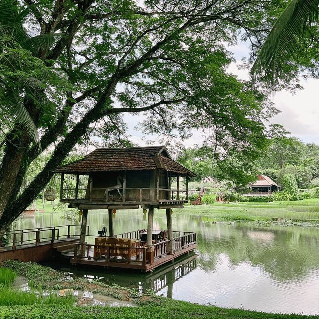 Four Season Resort - ที่พักสุดหรูท่ามกลางความสงบ