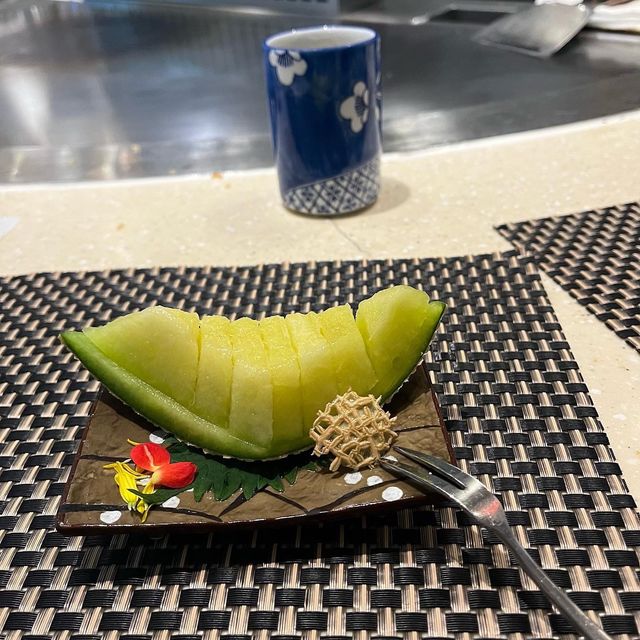 "先品尝原汁原味和牛粒～"
