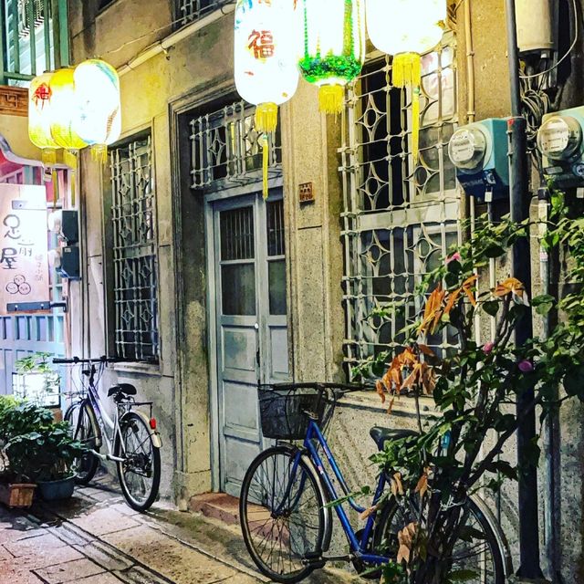 細雨紛飛的夜色神農街！