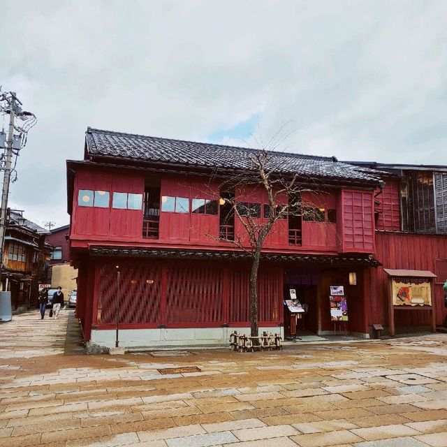 歴史的な建物が数多く残る金沢のメイン観光地【ひがし茶屋街】✨