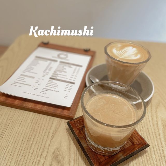 《 西 貢 日 系 木 感 咖 啡 店 》