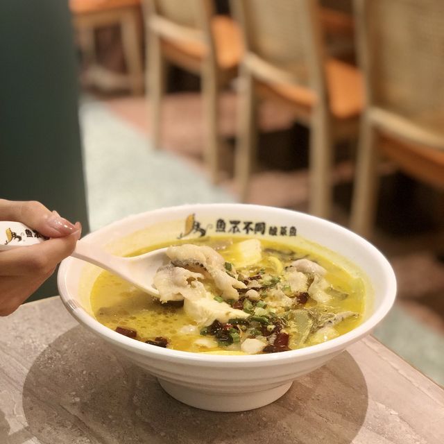 灣仔抵食足料一人酸菜魚🐟