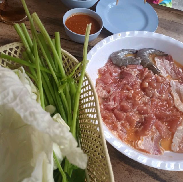 ตุ้ย หมูกระทะ น้ำจิ้มเด็ด หมูเพีบบ !