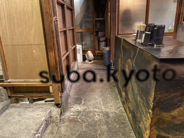  店名・営業内容が外観からほぼわからない『suba(すば)』屋さん