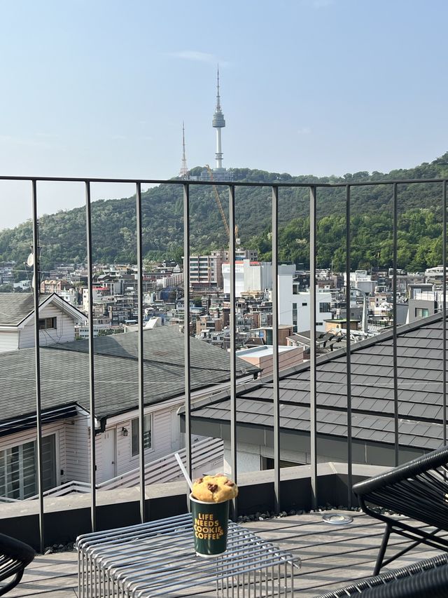 남산타워 뷰가 멋있는 경리단길 'TRVR'
