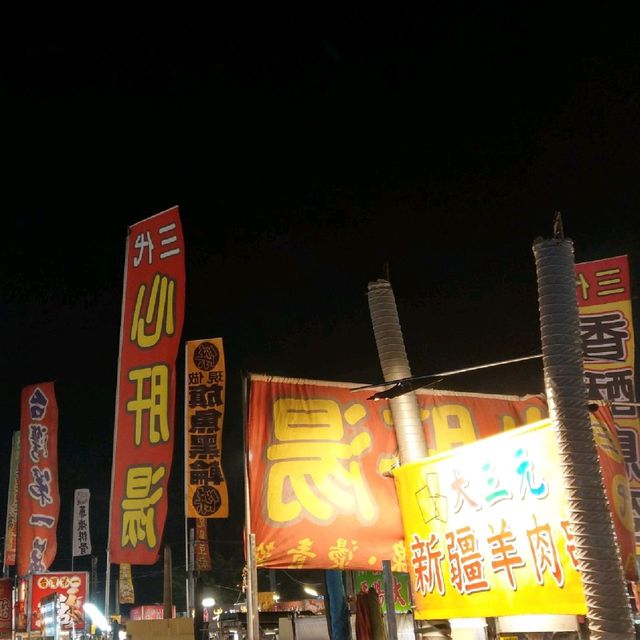 【台南遊記】晚上逛大東夜市玩遊戲，喝飲料😆