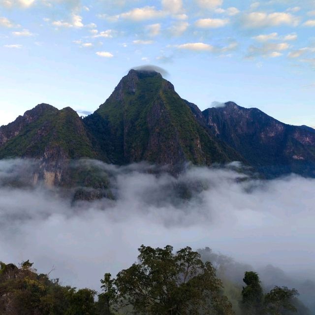 ผาแดง หนองเขียว ลาว