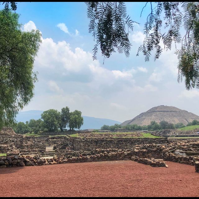 Visiting the Pyramids in Teotihuacan 
