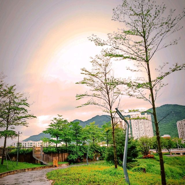 Rainy stroll on this quaint coastal park ❤️