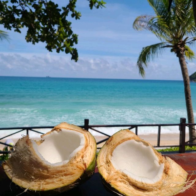 FreeGen Bar: Dadonghai Beach Sanya