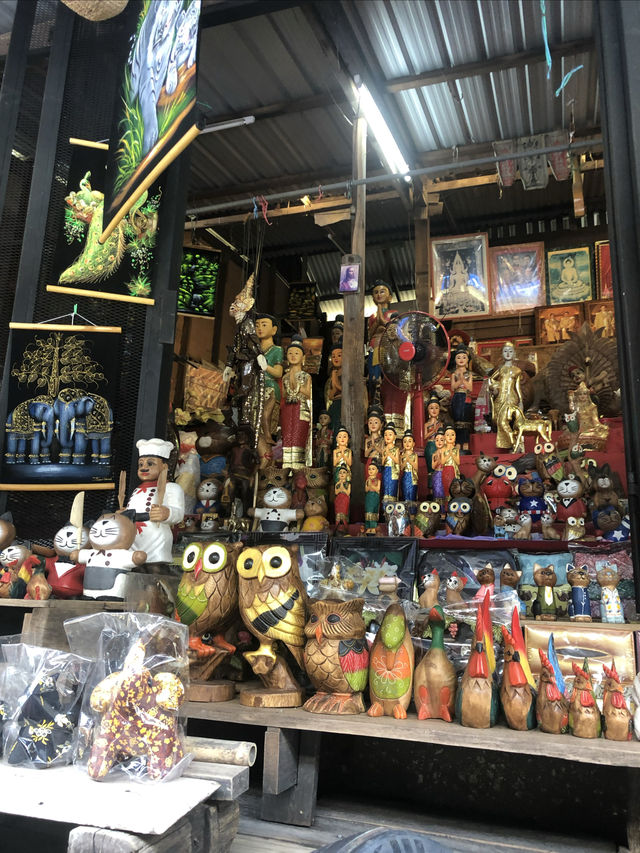 Thai food guide trip 😛😋