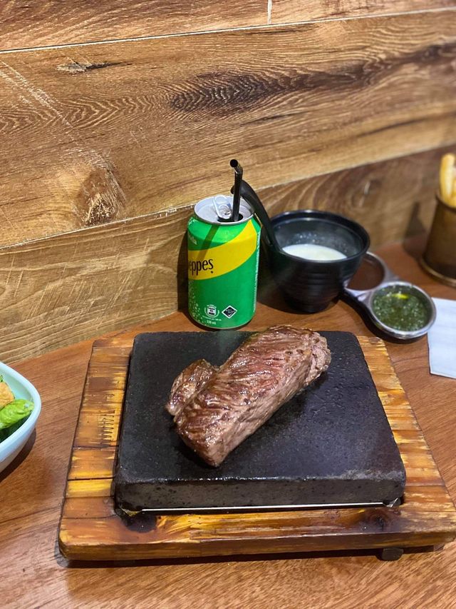 荃灣必食A5和牛鵝肝丼 🍱鐵板熱石牛