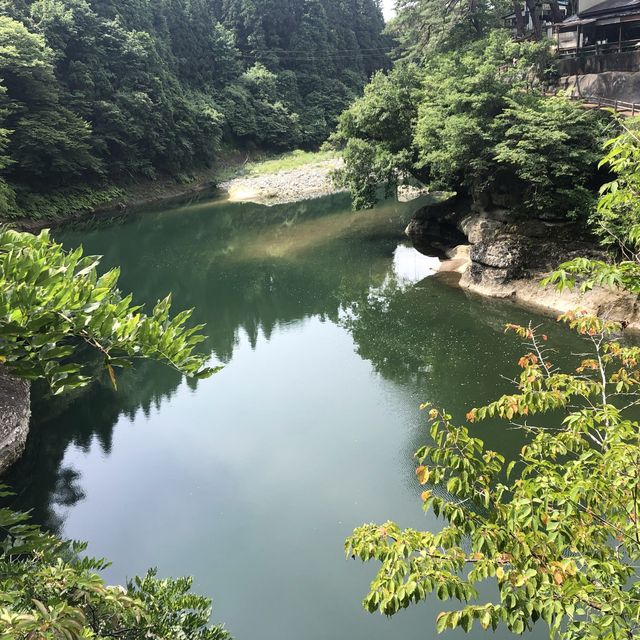 【福島】エメラルドグリーンが美しい「塔のへつり」