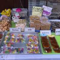 หาของกินเล่น ที่ชมชนขนมแปลกริมคลองหนองบัว