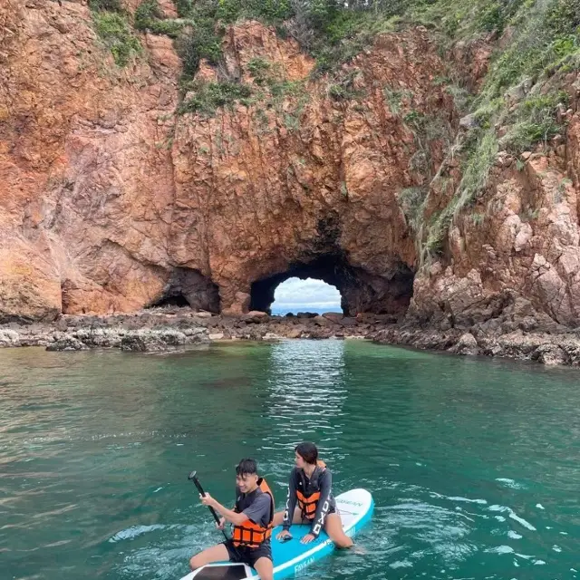 ล่องเรือเที่ยวเกาะทะลุใกล้ๆที่ ประจวบคีรีขันธ์ 