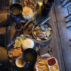 Si Yaek Huatakhe Cafe & Guesthouse User Photo