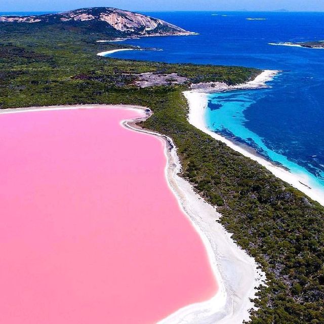 LAKE HILLIER, AUSTRALIA