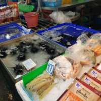 ตลาดรวมอาหารทะเลสดๆ ราคาดีๆ ของชลบุรี