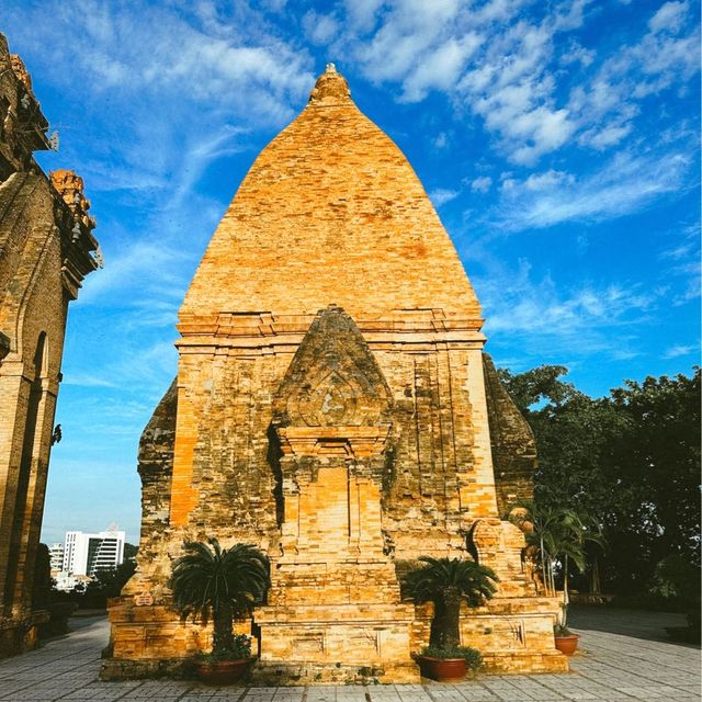 โบราณสถานแปลกตา ที่ไม่เหมือนอยู่ Vietnam 🛕