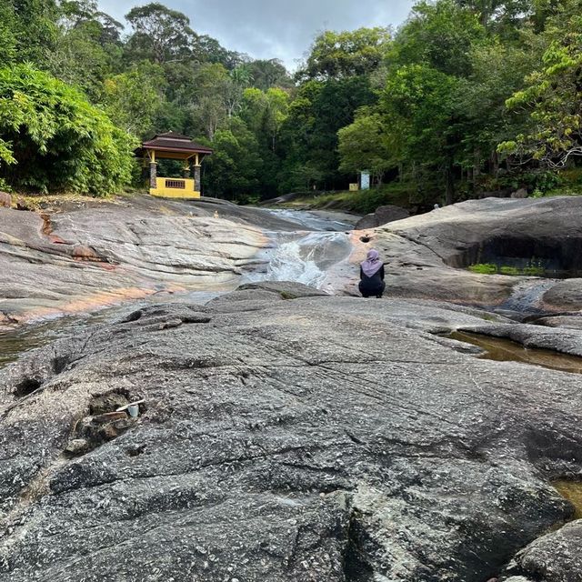 Enjoy dipping my feet into 7 Wells Langkawi!
