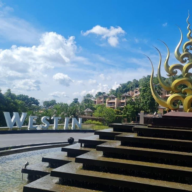โรงแรมหรูในจังหวัดภูเก็ตติดทะลตั้งอยู่บนภูเขา 