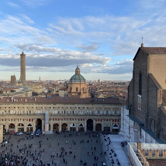 Looking over the city of Bologna 