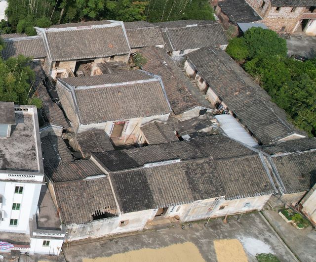 Guangdong Yunan Lanzhai Village Yuanquan Public Mansion