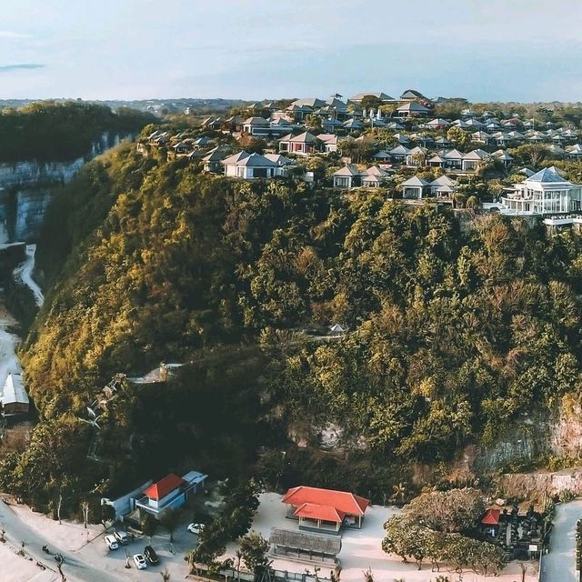 MELASTI BEACH 