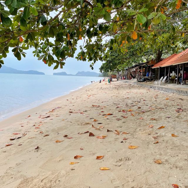 ครัวริมเล ร้านอาหารติดหาด ใกล้ท่าเรือปากบารา สตูล