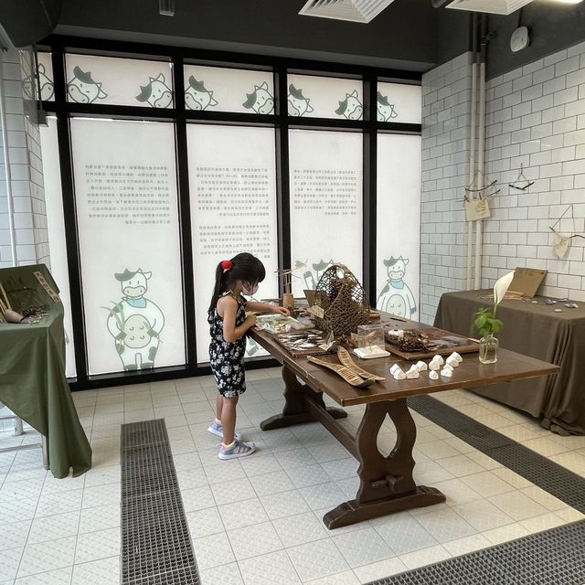 The Pokfulam Farm (薄鳧林牧場)