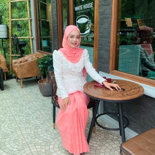 White house Cafe & Bistro  Yala