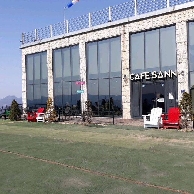 하늘과 맞닿은 단양 까페산