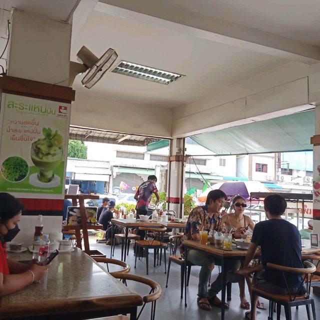 แวะกินข้าวร้านแดง - ดำ @พัทยากลาง