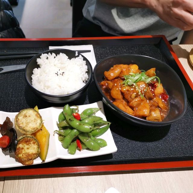 台北松山區健康美食推薦「飯飯先生」～堅持橄欖油時蔬餐盒