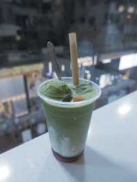 樓上白色Cafe，吃打卡梳乎厘 