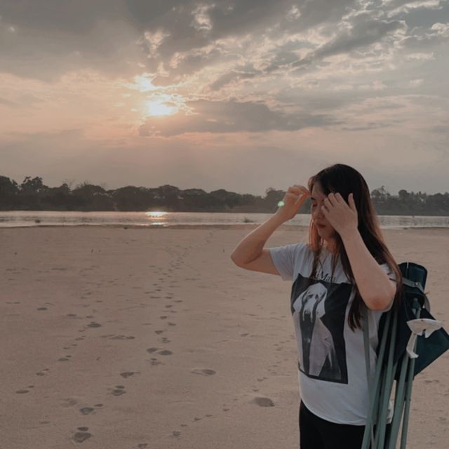 หาดห้วยตะหลุง หาดที่ขึ้นบนน้ำโขง