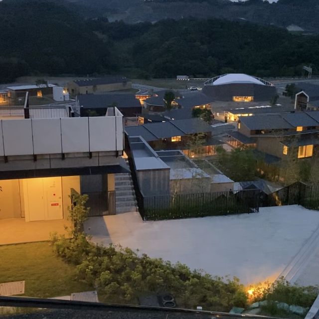 自然の中のモダン空間