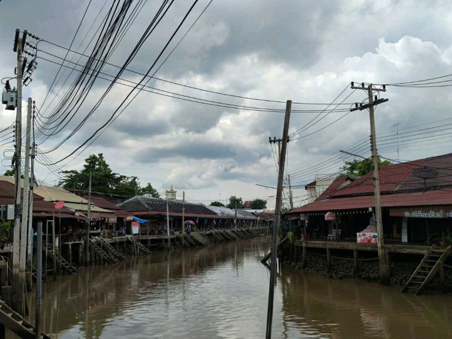 เที่ยวใกล้กรุง ตลาดน้ำอัมพวา