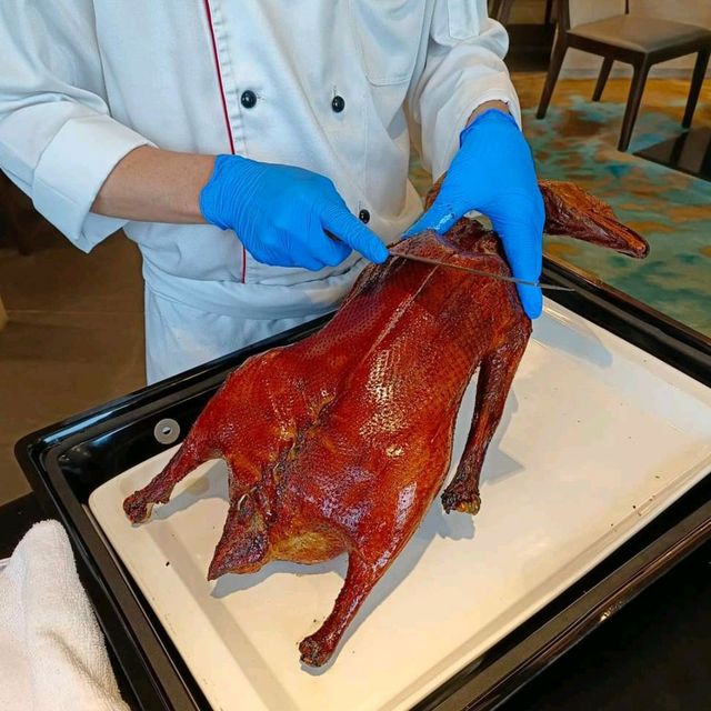 【台北美食】六福萬怡粵亮廣式餐廳，神仙乾坤燒鵝一鵝四吃